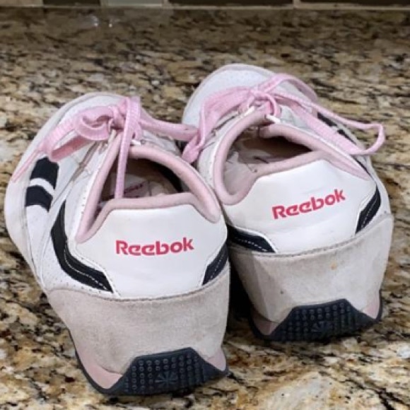 Reebok pink lace and suede like sneakers - Picture 4 of 6